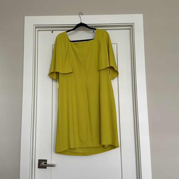 Trina Turk sheath dress with flow sleeve detail - Picture 2 of 5